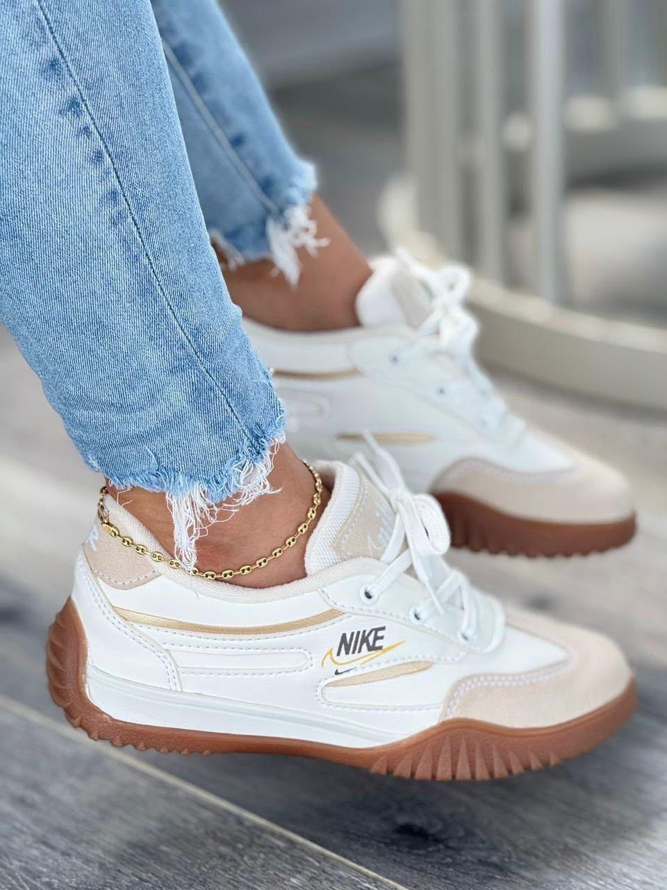 NIKE CASUAL DAMA