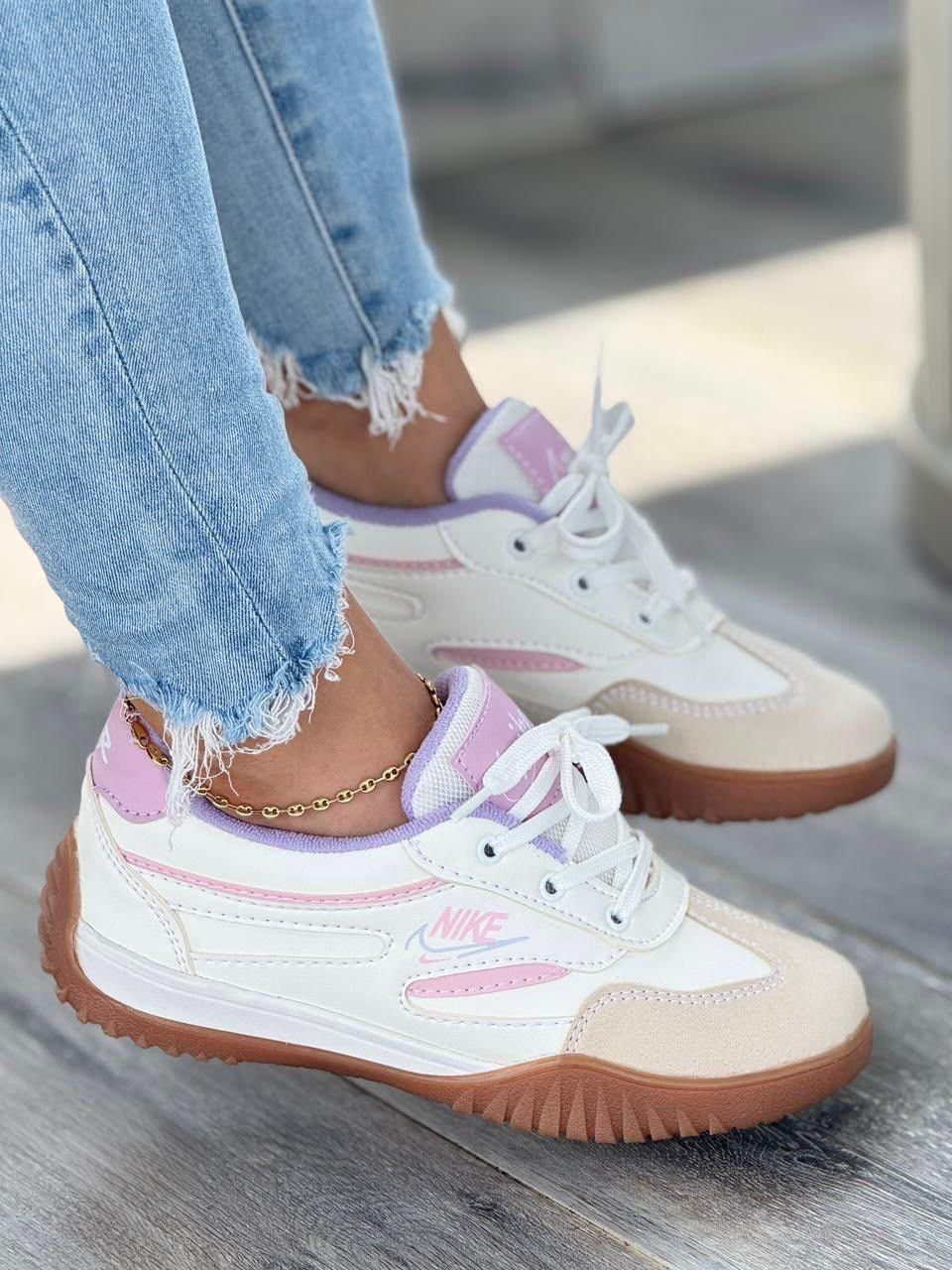NIKE CASUAL DAMA