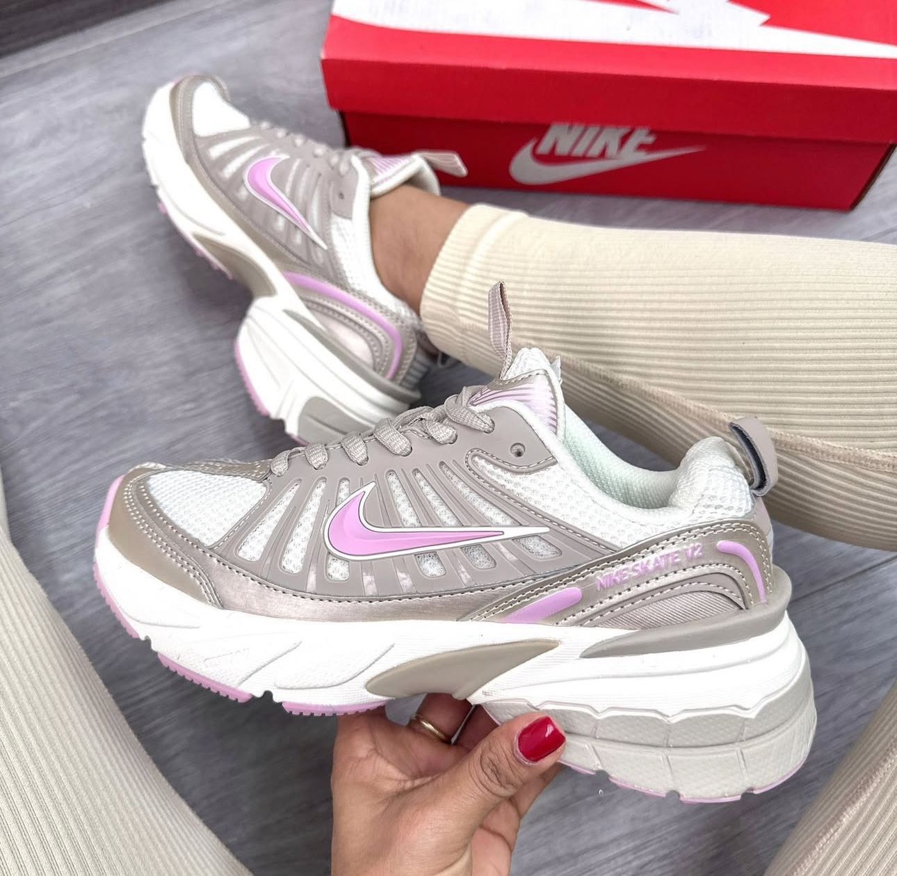 Nike stake v2 dama