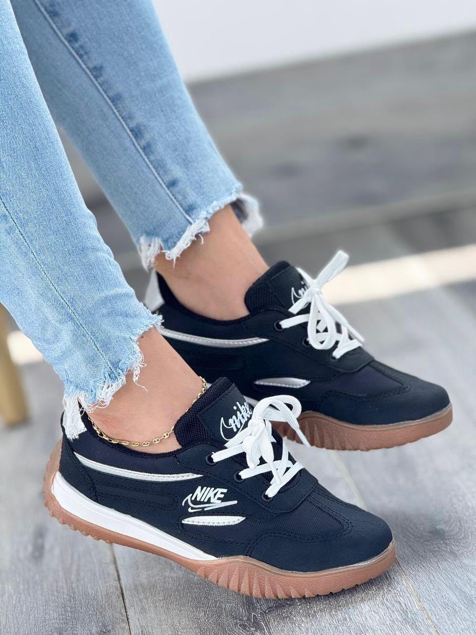 NIKE CASUAL DAMA