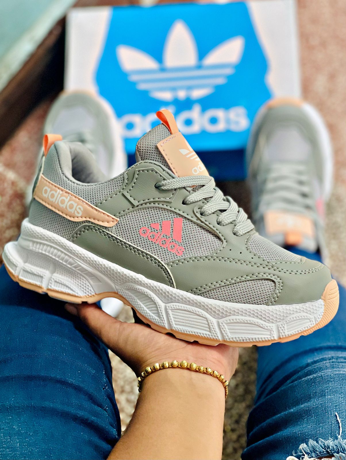 ADIDAS VIBE