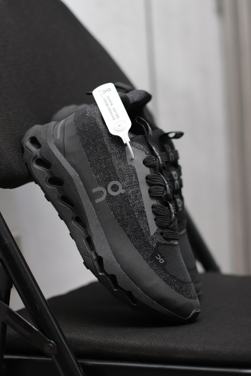 Deportivo OnCloud – Tenis Urbanos con Lona Sublimada, Suela Expansor y Presinto en Ojalete
